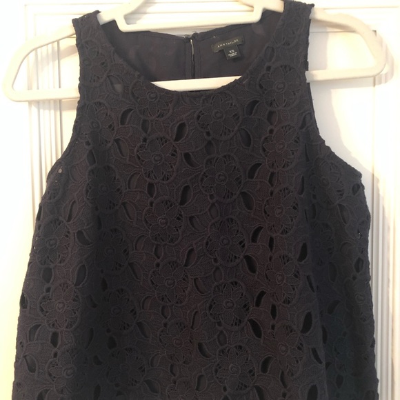 Ann Taylor flouncy top. - Picture 1 of 4